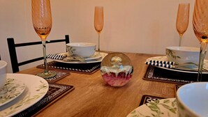 Huis, 2 slaapkamers, uitzicht op tuin | Dineerruimte