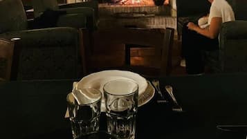 含每日吃到飽早餐