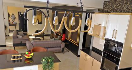 Charming 2-bedroom apartment with AC, WiFi, great hill view in Kampala