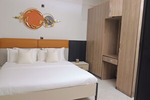 2 bedrooms, in-room safe, iron/ironing board, WiFi