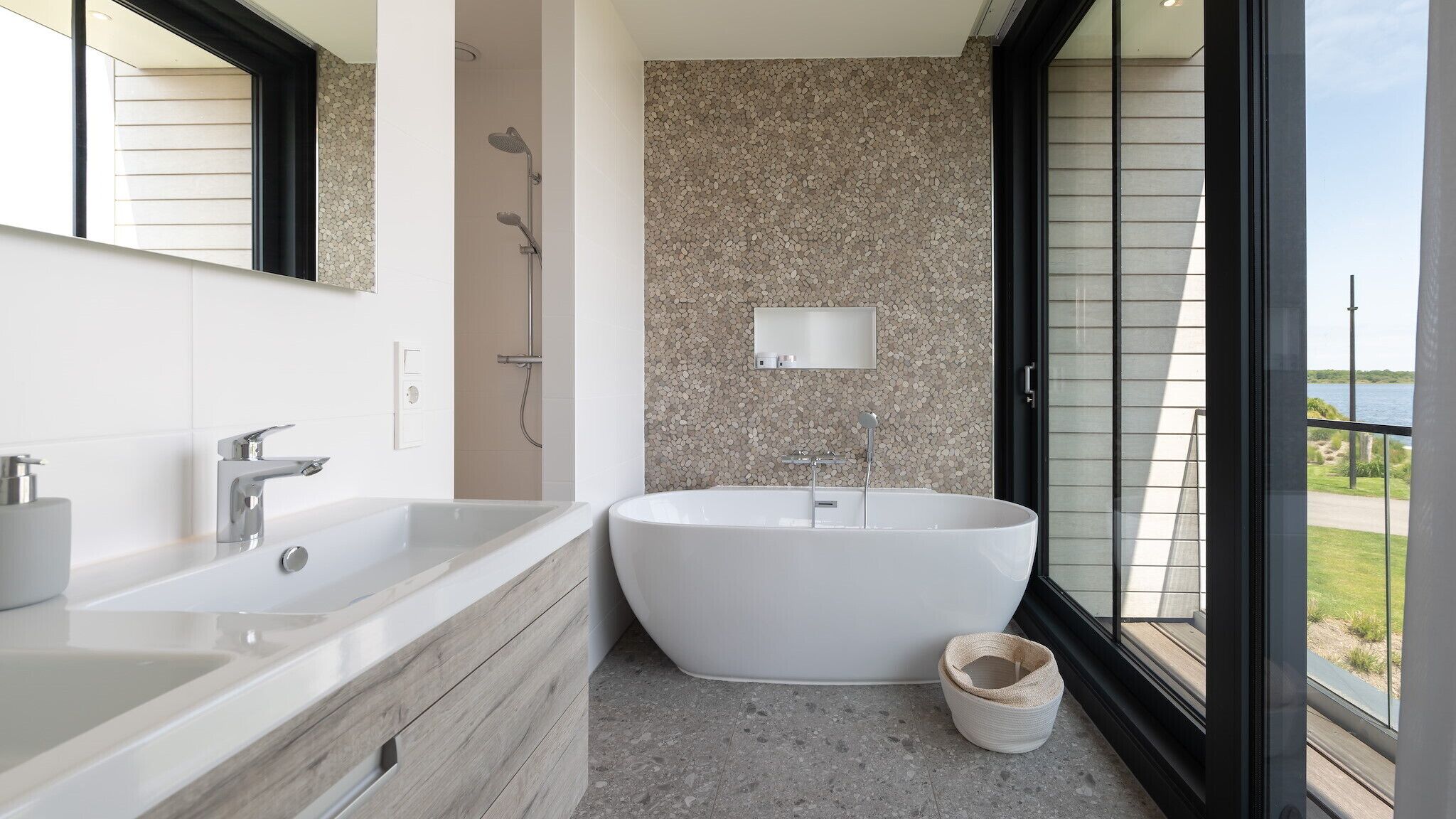 Villa (Watervilla 8) | Bathroom