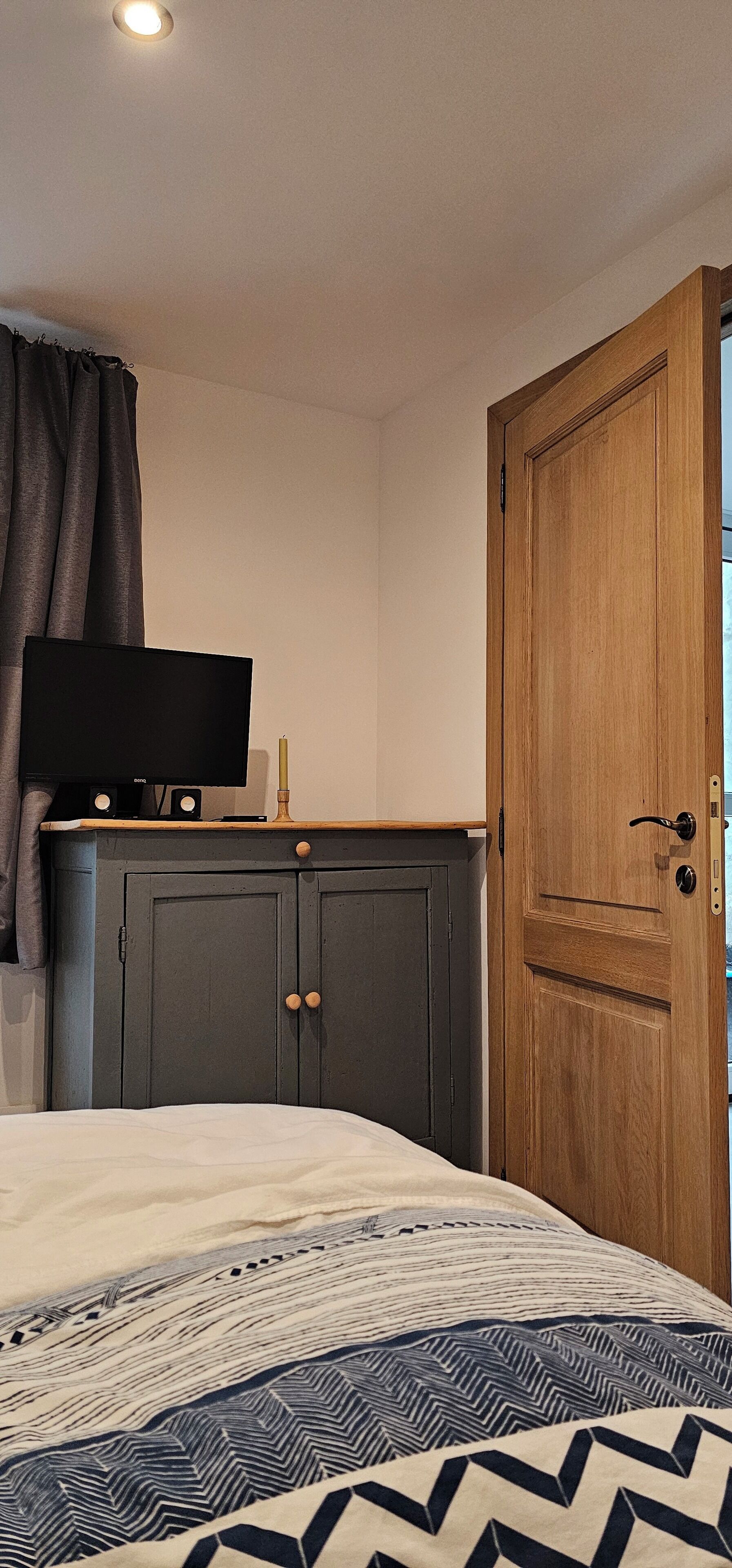 1 habitación, caja de seguridad en la habitación y escritorio 