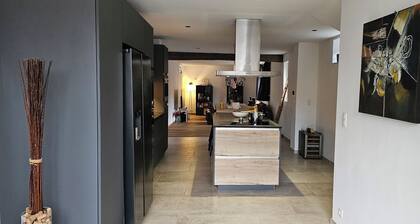 Comme Chez Soi: Appartement proche de la forĂȘt avec bureau et terrasse