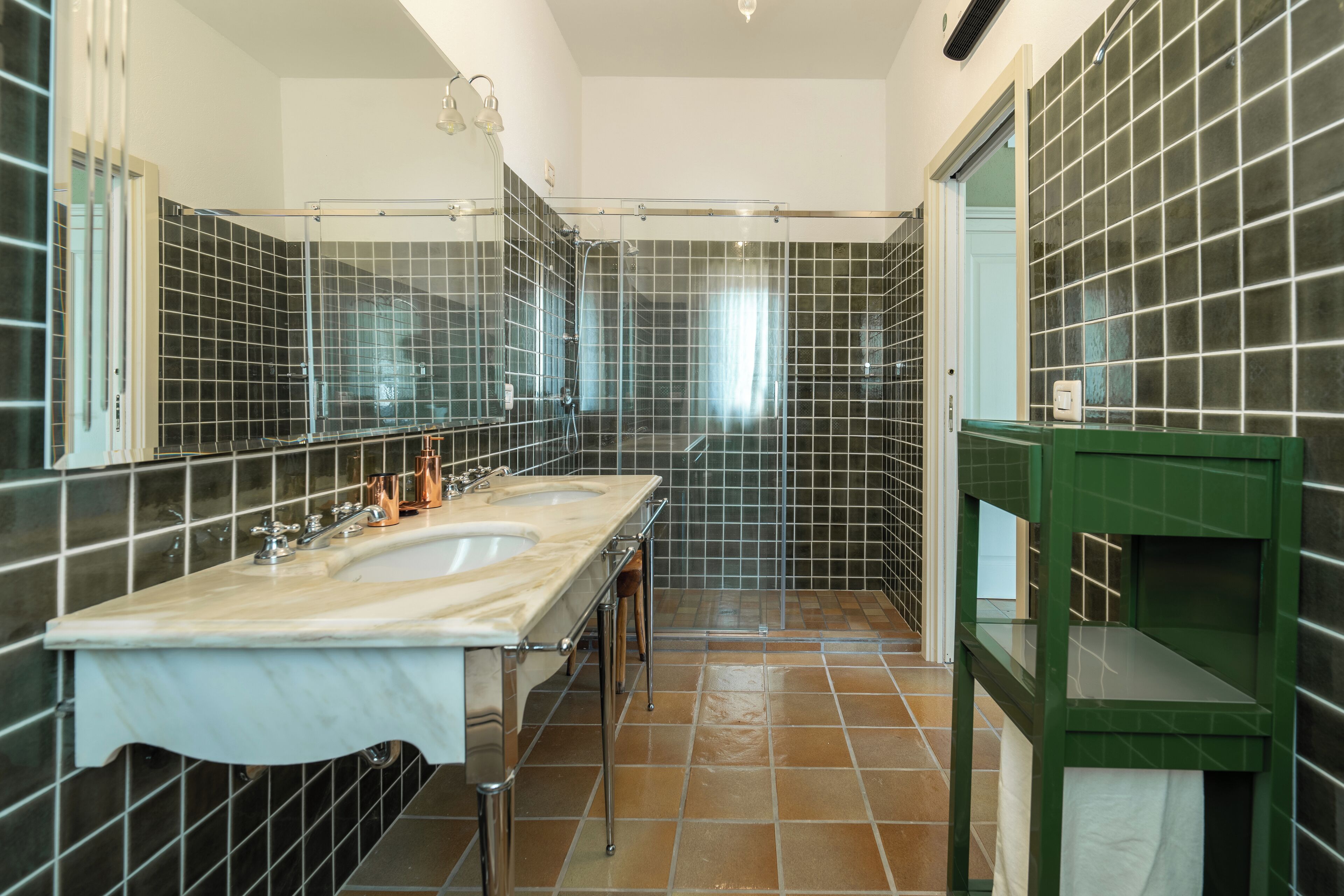 Chambre Double Confort, balcon, vue colline | Salle de bain