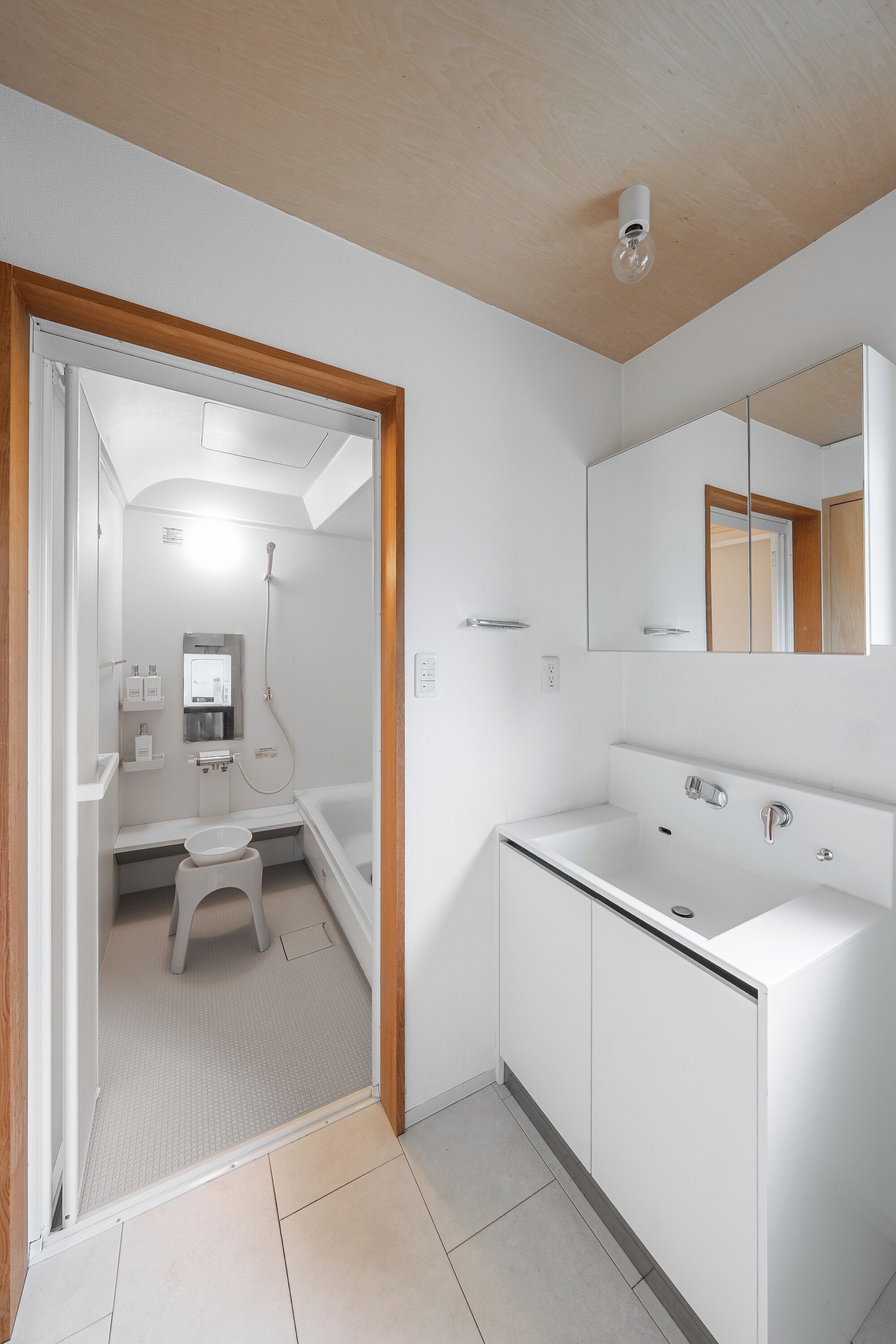 Vòi sen/bồn tắm kết hợp, đồ dùng nhà tắm miễn phí, máy sấy tóc 