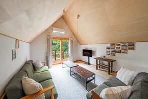 Living area - POROTO HOUSE (Nanae)