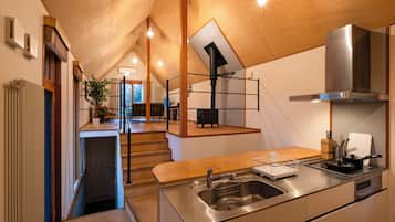 Full-size fridge, microwave, stovetop, toaster