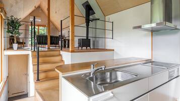 Full-sized fridge, microwave, stovetop, toaster