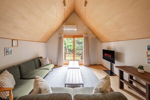 Living area - POROTO HOUSE (Nanae)