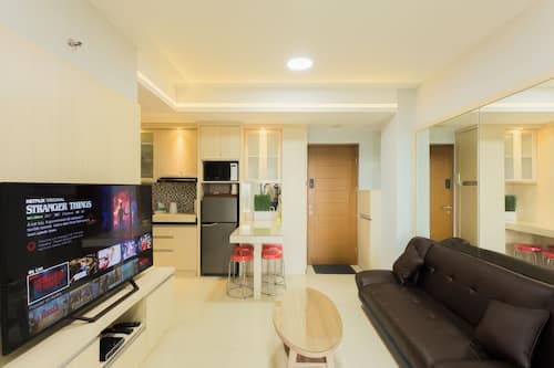 Superior Apartment, 2 Bedrooms, Kitchen, City View | Living area