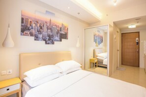 ซูพีเรียสตูิดิโอ, เตียงควีนไซส์ 1 เตียง, ห้องครัว, วิวเมือง | มินิบาร์, โต๊ะทำงาน, พื้นที่ทำงานแบบใช้แล็ปท็อป, ผ้าม่านกันแสง