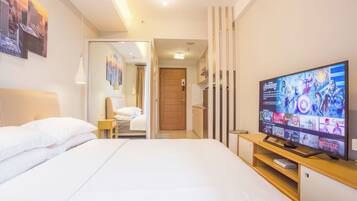 Superior Studio, 1 Queen Bed, Kitchen, City View | 2 bedrooms, minibar, desk, laptop workspace
