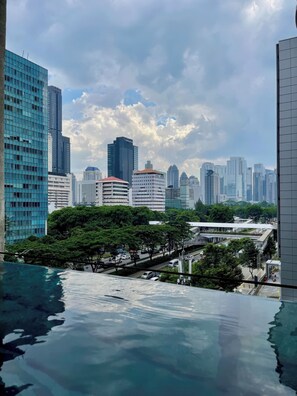 Outdoor pool - Sudirman Suites Apartment Jakarta (Jakarta)