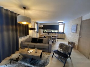 Classic Apartment, Mountain View | Living area