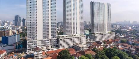 Vista frontal de la propiedad