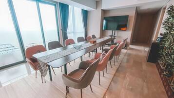 Deluxe Apartment, 3 Bedrooms, Balcony, City View | Private kitchen | Fridge, microwave, stovetop, electric kettle