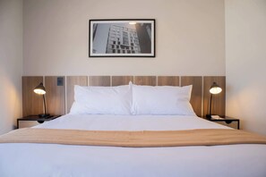 2 bedrooms, desk, iron/ironing board, WiFi