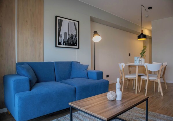 Een televisie en een kantoor