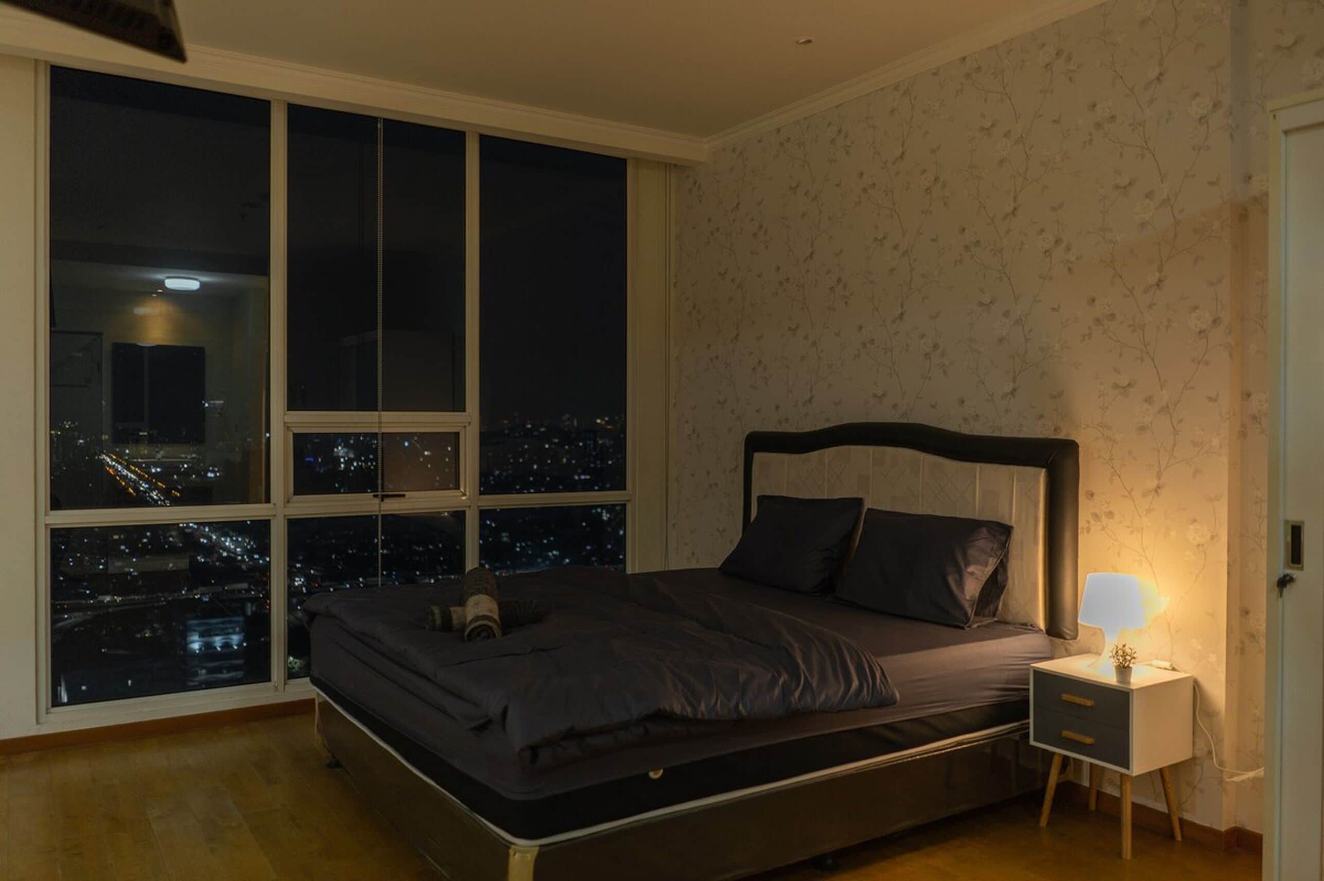 Studio – superior, 1 queensize-seng, kjøkken, byutsikt | Minibar, skrivebord, skrivebord for bærbar PC og blendingsgardiner