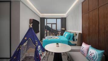 Family Room, 1 King Bed | Premium bedding, down comforters, pillowtop beds, individually decorated