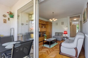 Standard Apartment, 2 Bedrooms (Apartment Masa Koper) | Living room | 21-inch flat-screen TV with digital channels - Apartment Masa Koper (Koper)