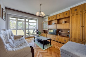 Standardlejlighed - 2 soveværelser (Apartment Masa Koper) | Stue | 21-tommers fladskærms-tv med digitale kanaler