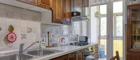 Standard Apartment, 2 Bedrooms (Apartment Masa Koper) | Private kitchen