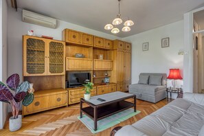 Standard Apartment, 2 Bedrooms (Apartment Masa Koper) | Living room