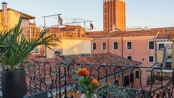 Panoramic-Apartment, Mehrere Betten, Stadtblick (San Giorgio Maggiore) | Terrasse/Patio