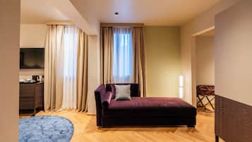 Panoramic Apartment, Multiple Beds, City View (San Giorgio Maggiore) | In-room safe, desk, laptop workspace, blackout curtains