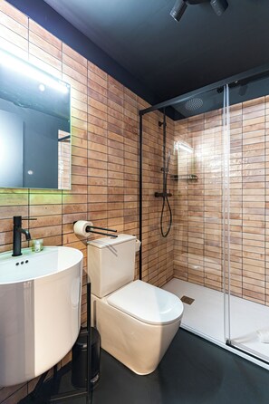 Superior Studio | Bathroom