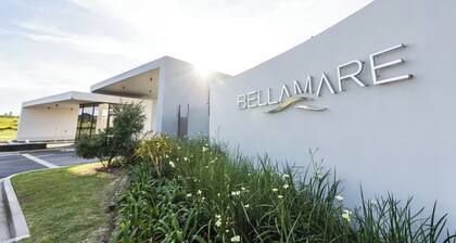 Selfcatering apartment in Summerstrand featuring luxury amenities & free parking