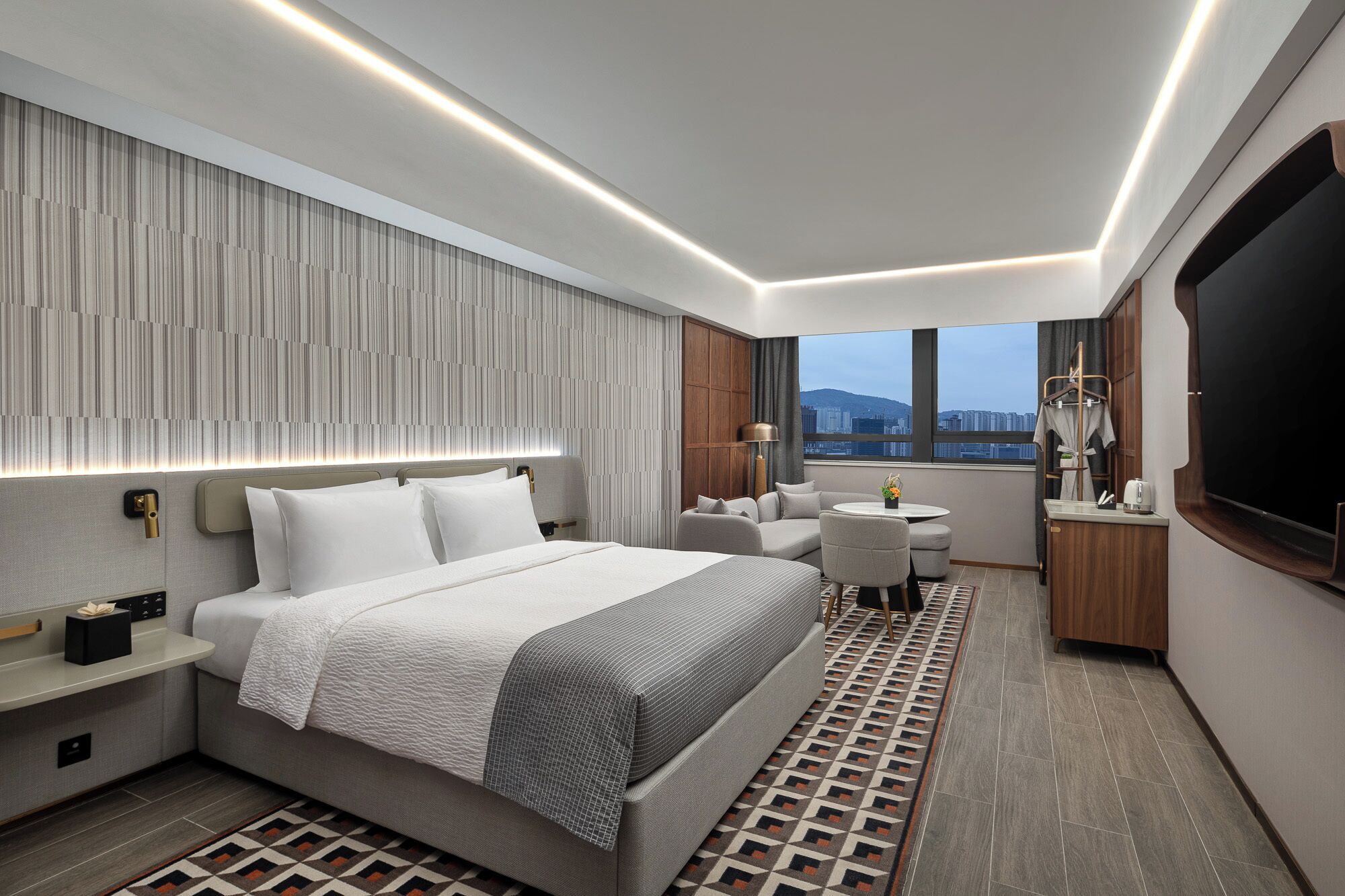 Escritorio, espacio para trabajar con laptop y wifi gratis 