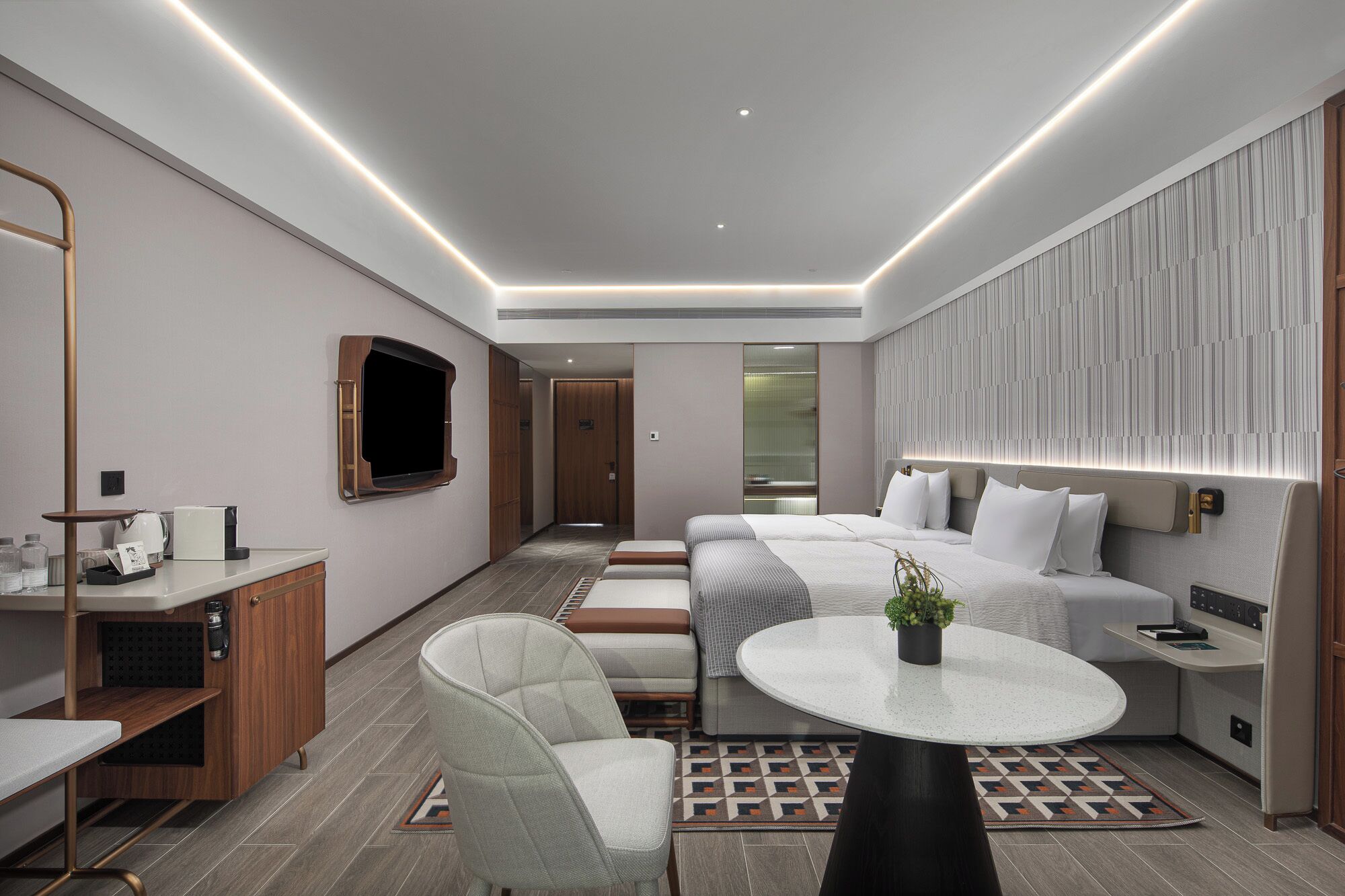 Escritorio, espacio para trabajar con laptop y wifi gratis 