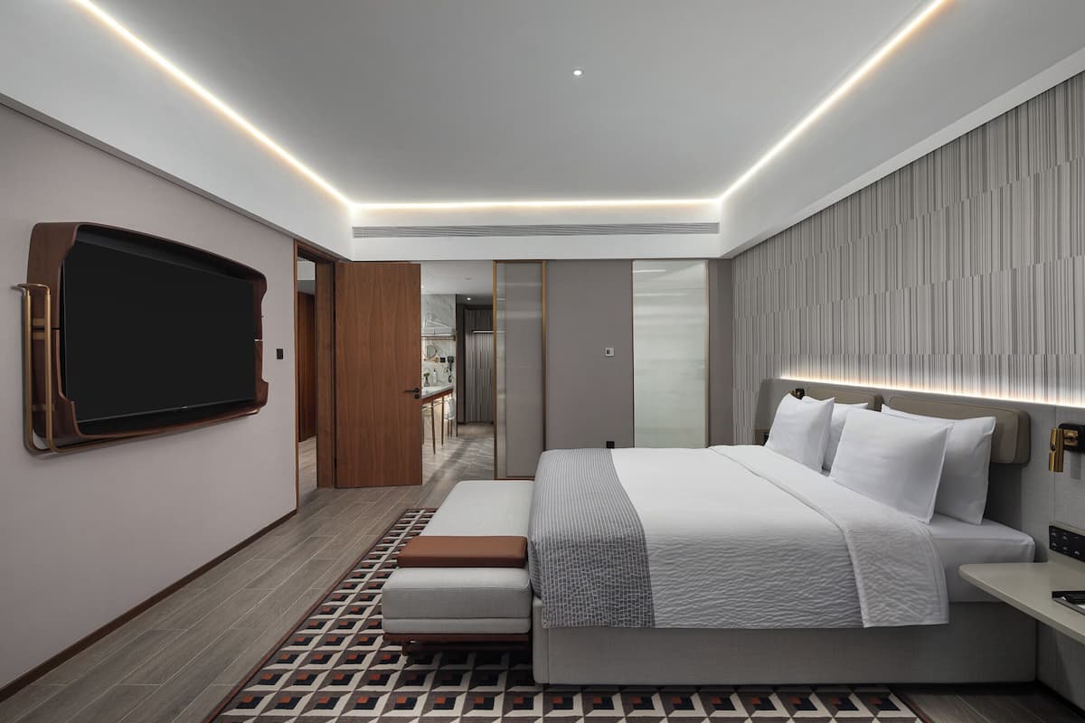 Executive Suite, City View | 1 bedroom, desk, laptop workspace, free WiFi