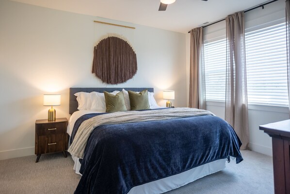 3 bedrooms, travel cot, free WiFi, bed sheets - The Fairway Townhouse | Minutes from Golf Course | Sleeps Up To 7 (Eagle Point)