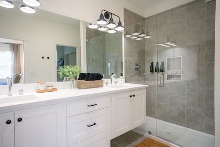 Hair dryer, towels. The Fairway Townhouse | Minutes from Golf Course | Sleeps Up To 7