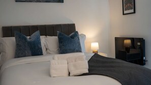 1 bedroom, desk, iron/ironing board, WiFi - 36 Queens Road Top Floor (Reading)
