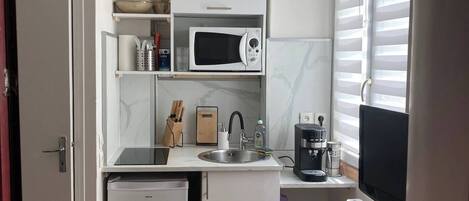 冰箱、微波炉、炉灶、茶具/咖啡用具