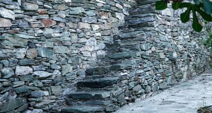 Secluded Cottage Guesthouse in the Mountains