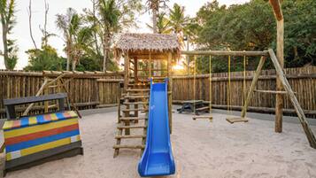 Area giochi per bambini (all'aperto)