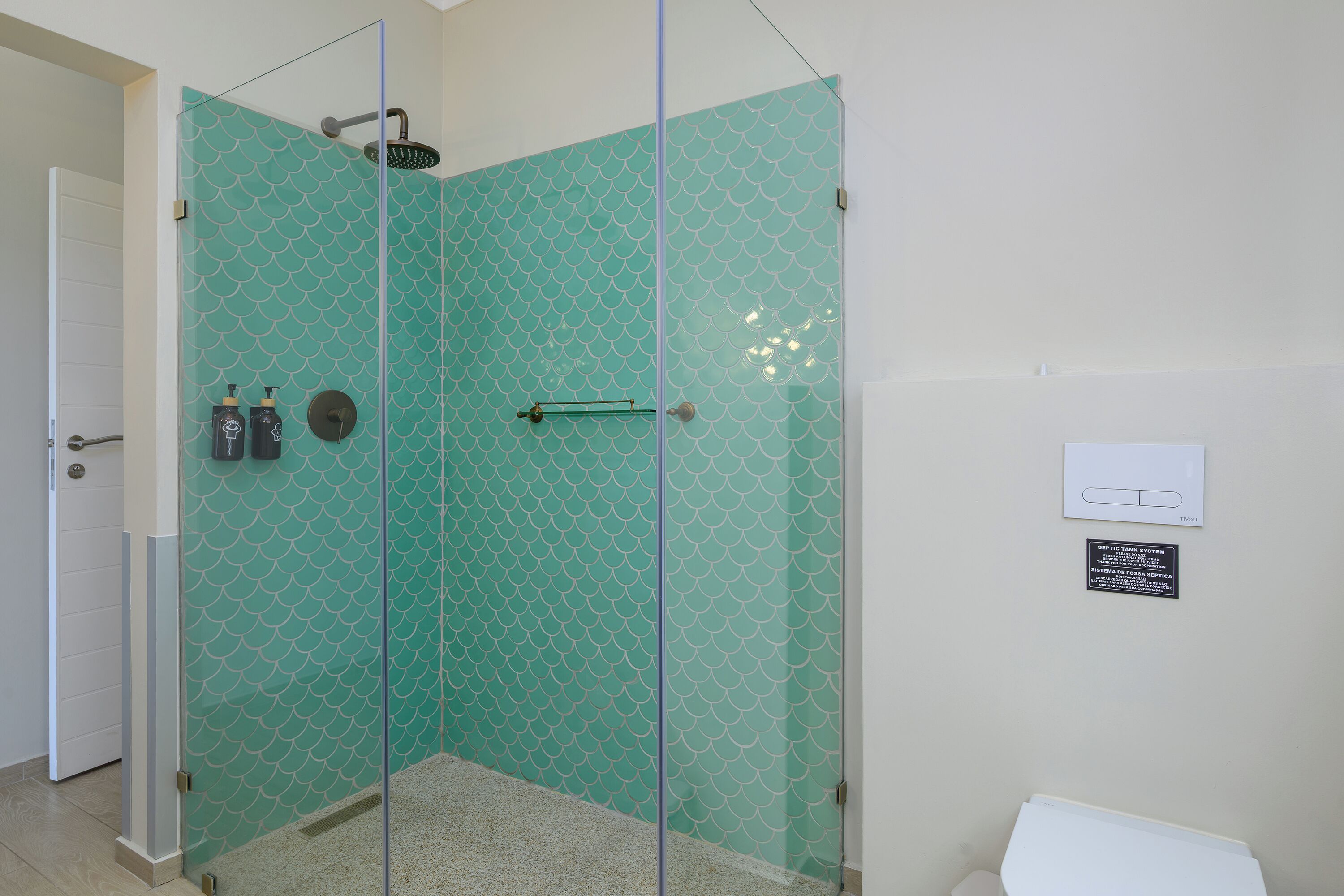 Dusche, Handtücher, Toilettenpapier
