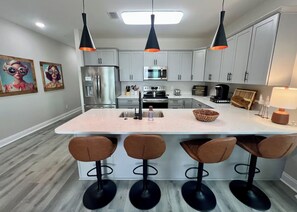 電子レンジ、オーブン、食器洗い機、トースター