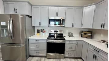 Microondas, horno, lavavajillas y tostadora