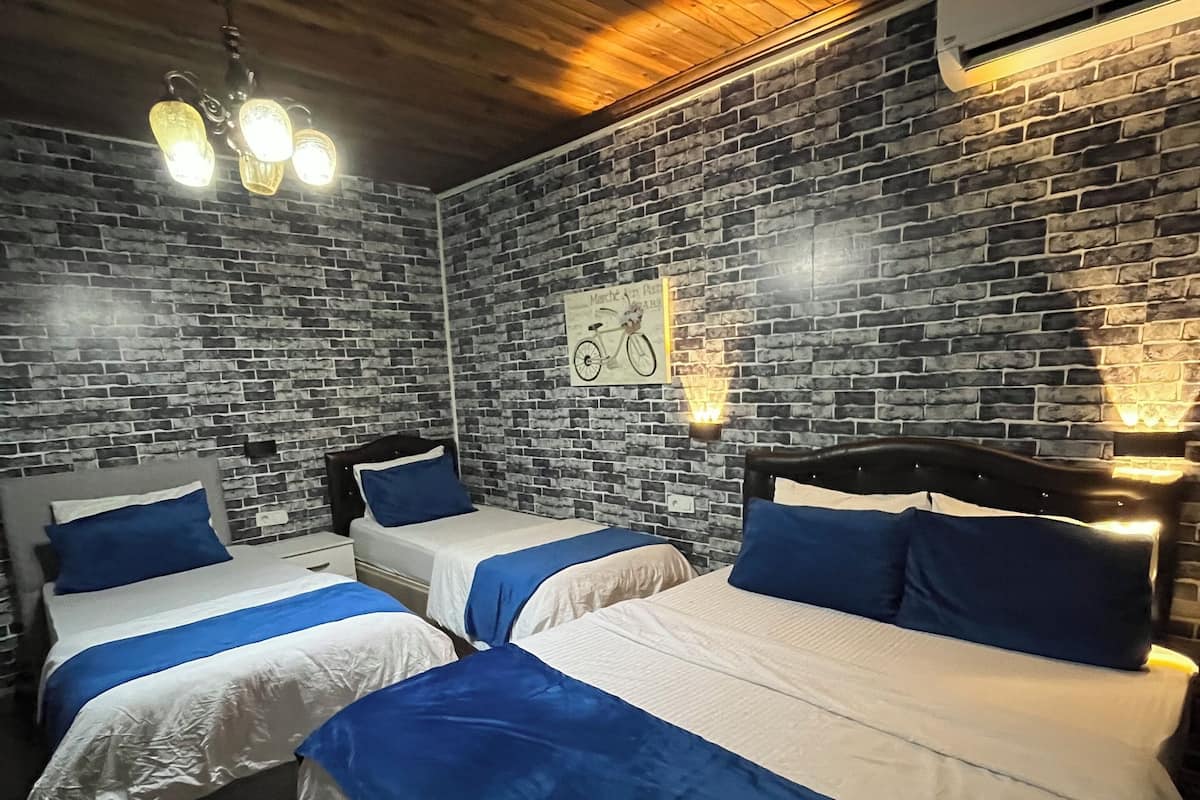 Chambre Familiale Double ou avec lits jumeaux, vue jardin