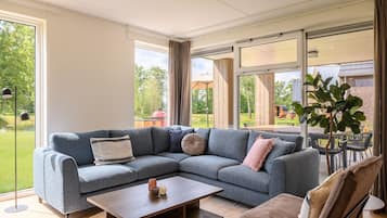 Huis (De Elster) | Woonkamer | Een televisie