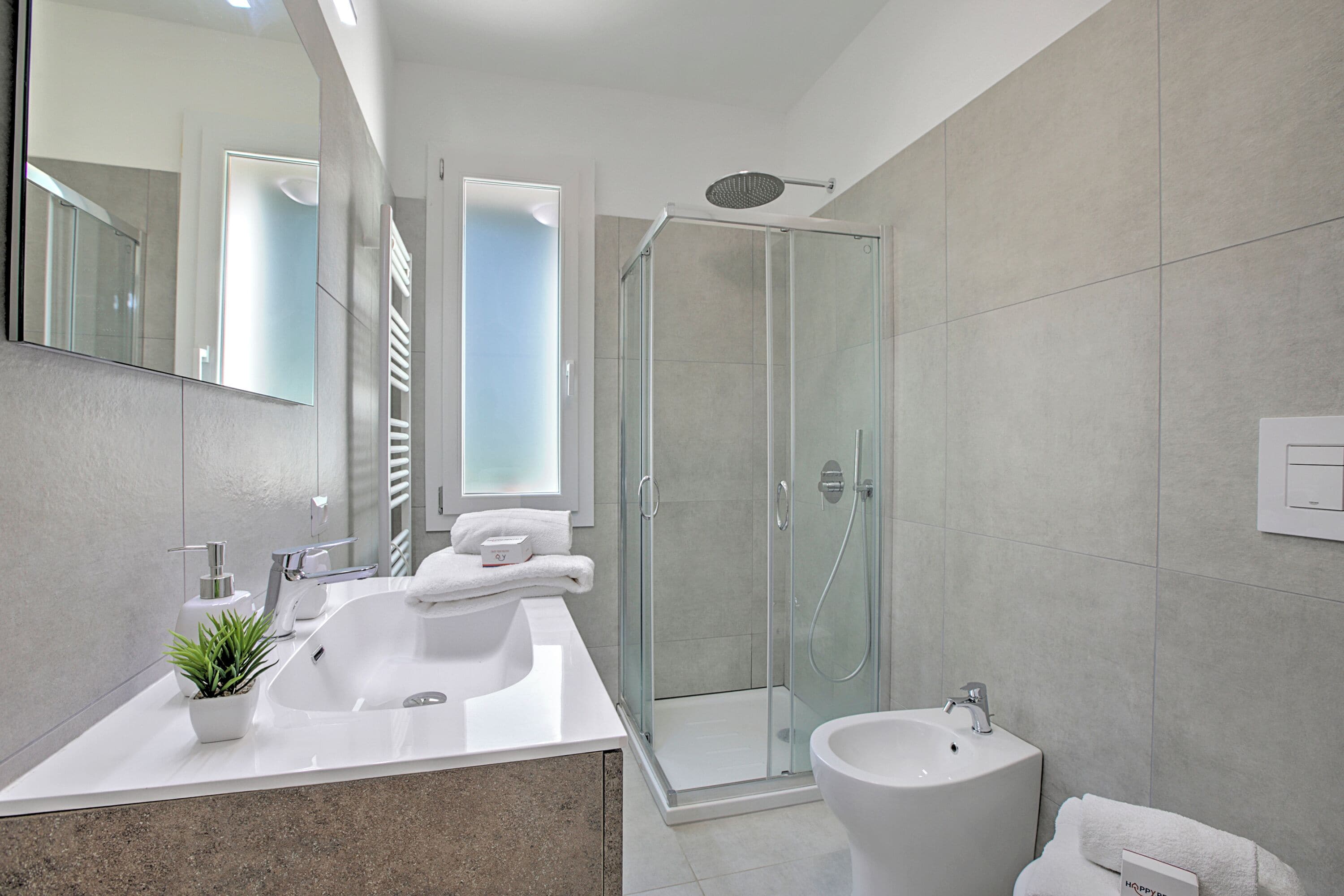 Family Apartment, Multiple Bedrooms (Boutique Apartament Pool&Padel) | Bathroom | Shower, hair dryer, bidet, towels