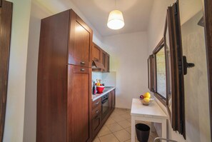 Fridge, oven, stovetop, coffee/tea maker - Masseria Illo Tempore (Carpignano Salentino)