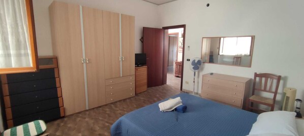 3 Schlafzimmer, Bügeleisen/Bügelbrett, Bettwäsche
