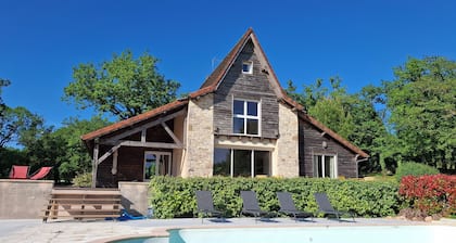 Gîte du Causse Loubressac Charming house with swimming pool in the Dordogne Valley